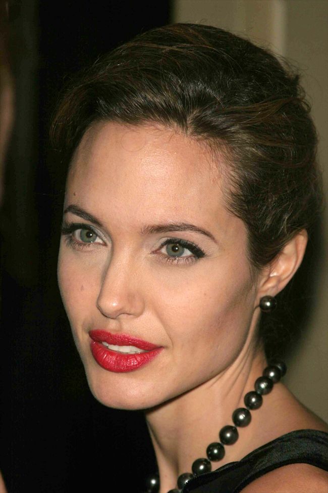 Angelina Jolie1264_07979321