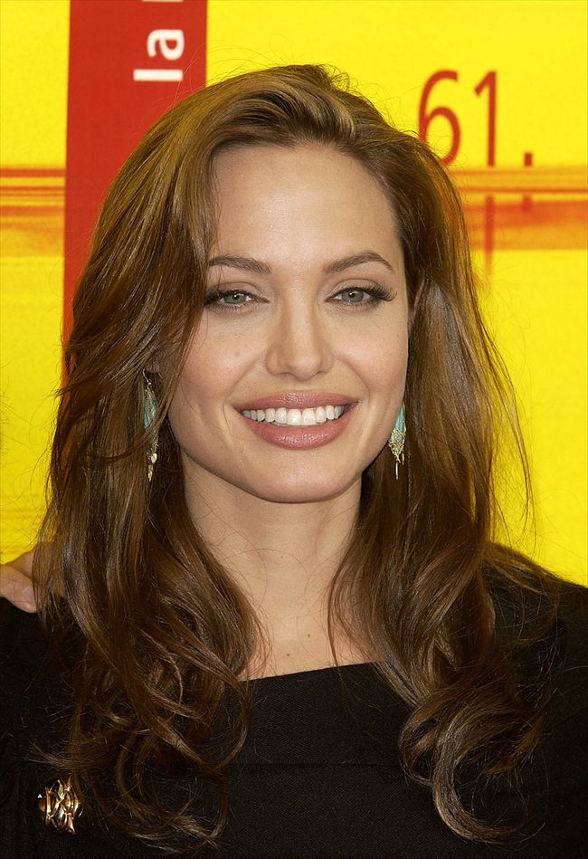 Angelina Jolie1352_Angelina Jolie16_p46751_4_e2_5