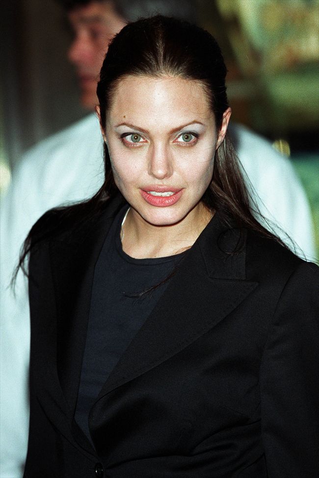 Angelina Jolie1401_JOLIE%20BP26G32C