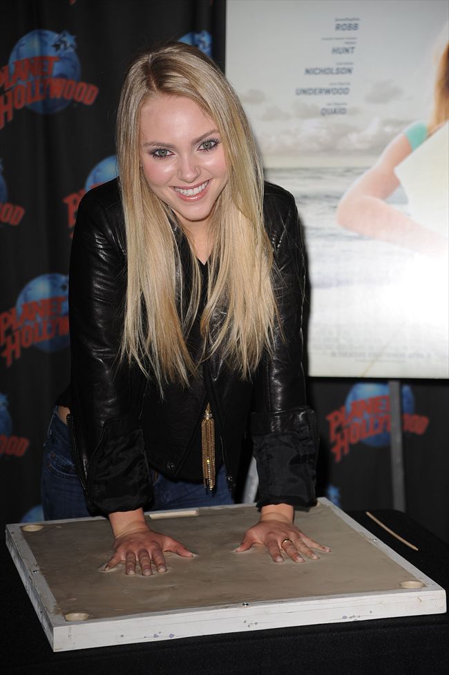 Annasophia Robb1607_1106A04_KH011_H