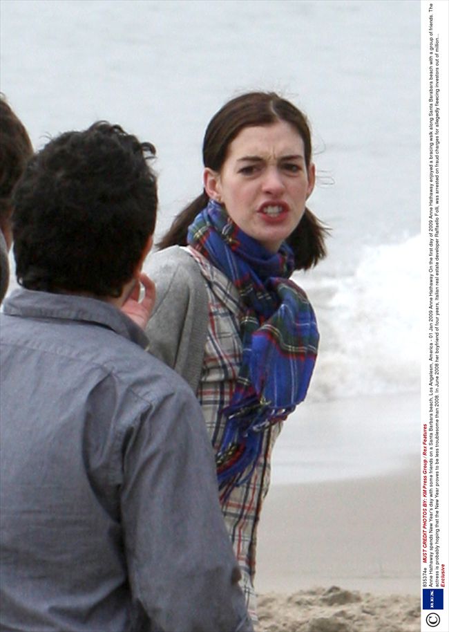 Anne Hathaway1619_aflo_2009010818165110