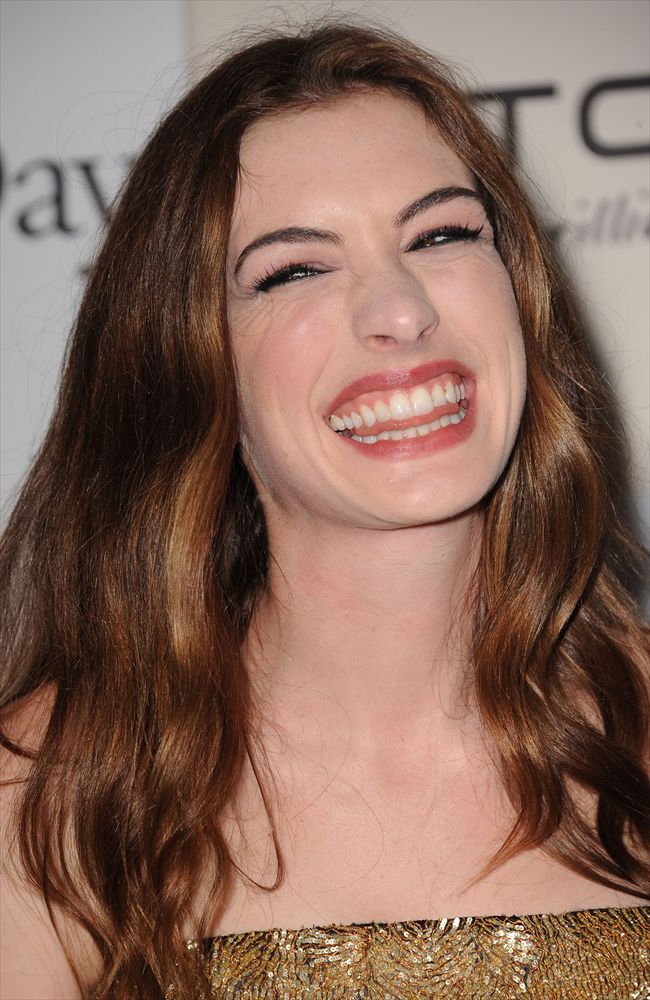 Anne Hathaway1637_1108G04_KH043_H