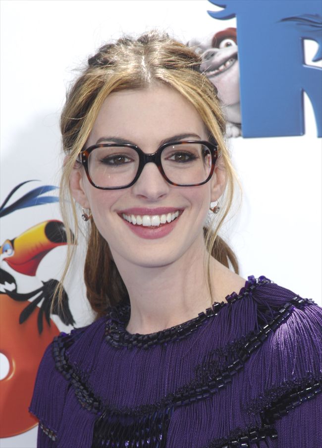 Anne Hathaway1639_1110A01_UH008_H