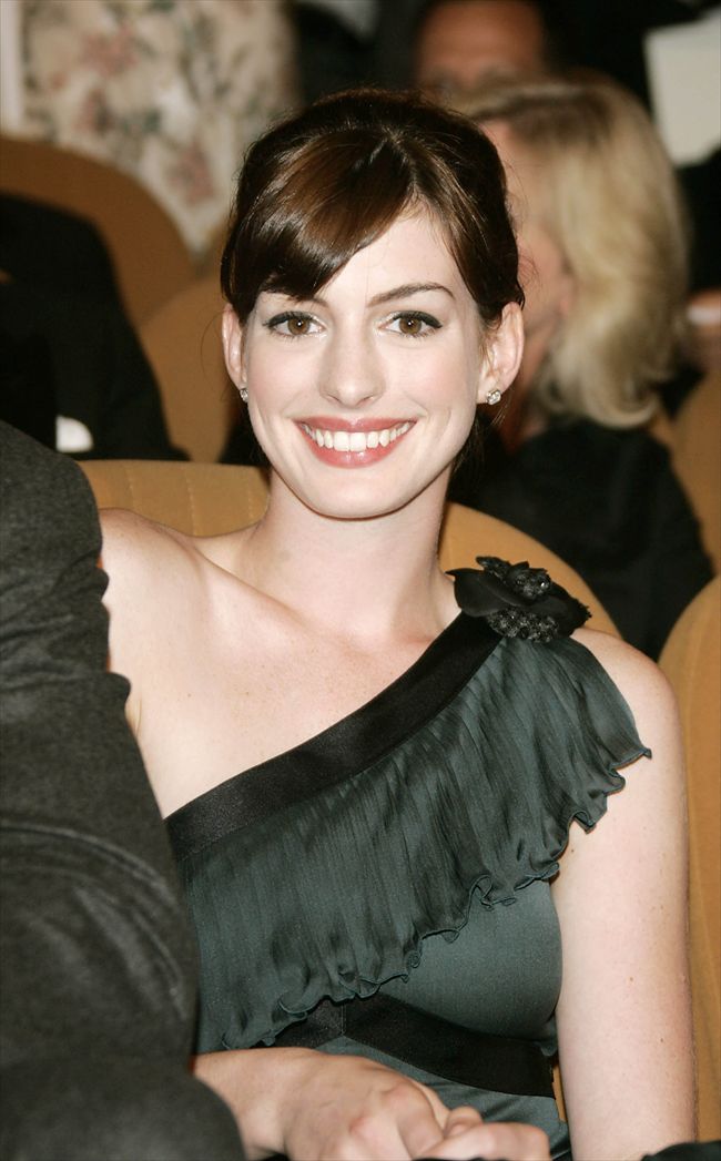 Anne Hathaway1654_07937502