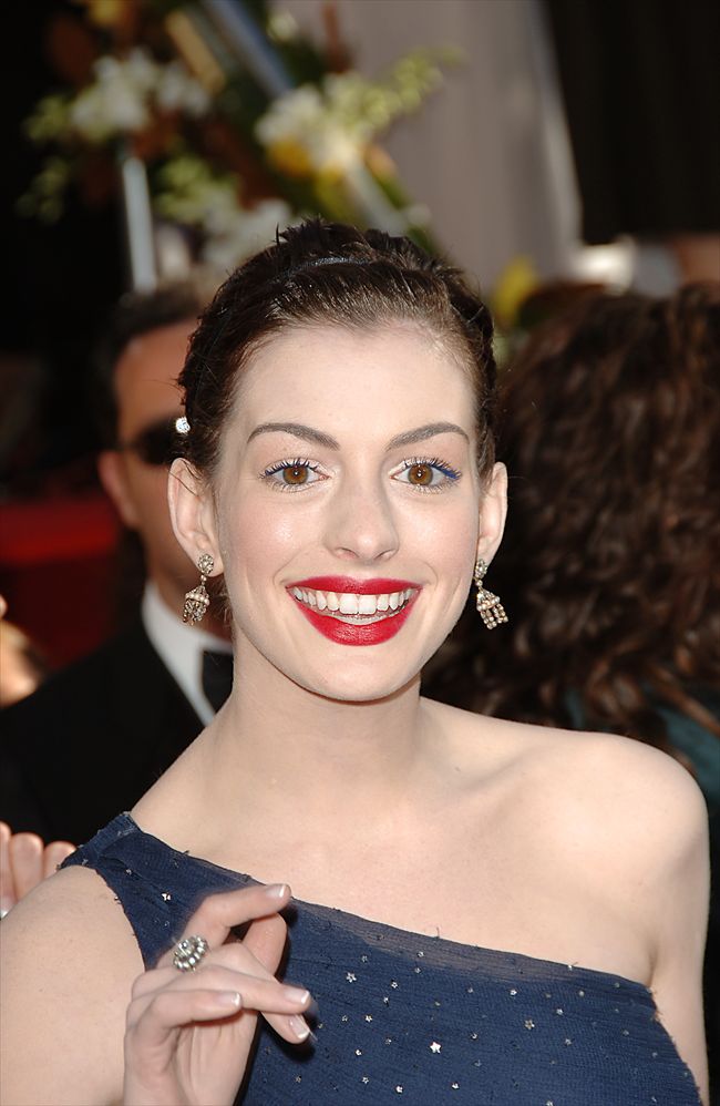 Anne Hathaway1657_08548223