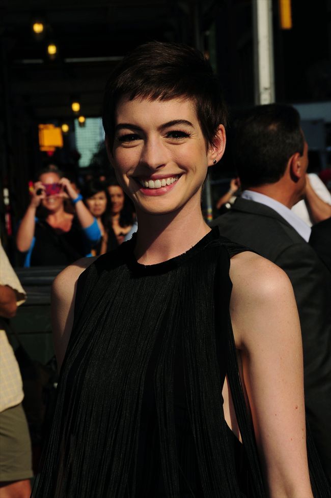 Anne Hathaway1664_20120712_zaf_bb3_006