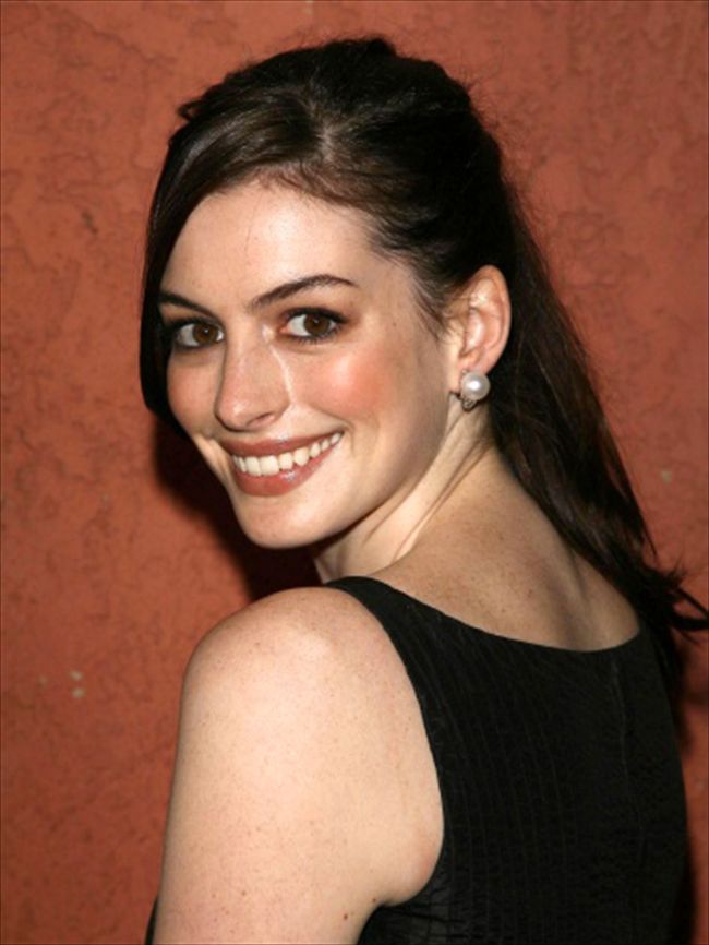 Anne Hathaway1675_ANNE HATHAWAY17