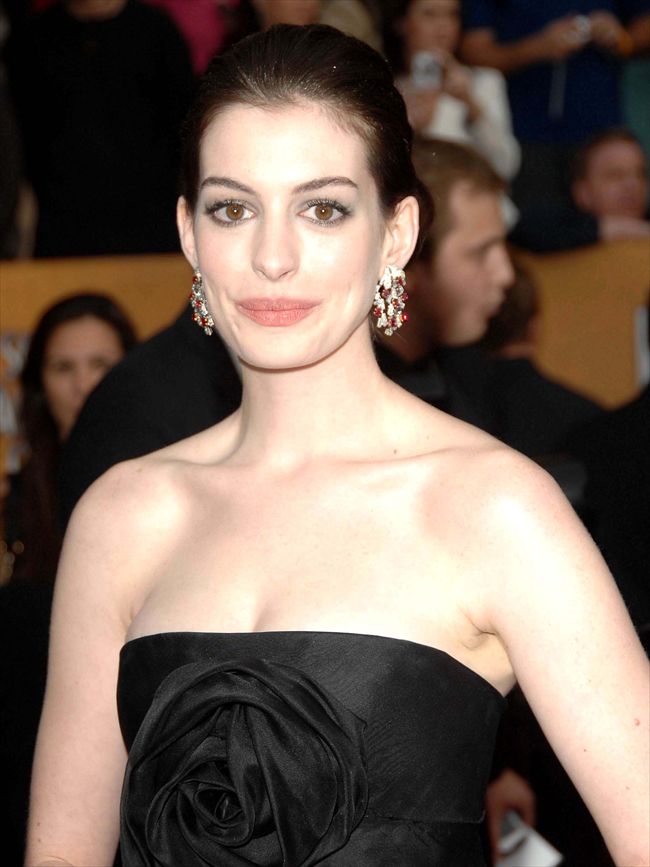 Anne Hathaway1676_ANNE HATHAWAY18