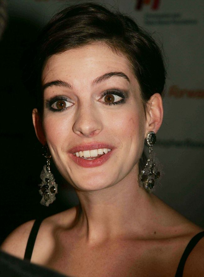 Anne Hathaway1693_ANNE HATHAWAY33