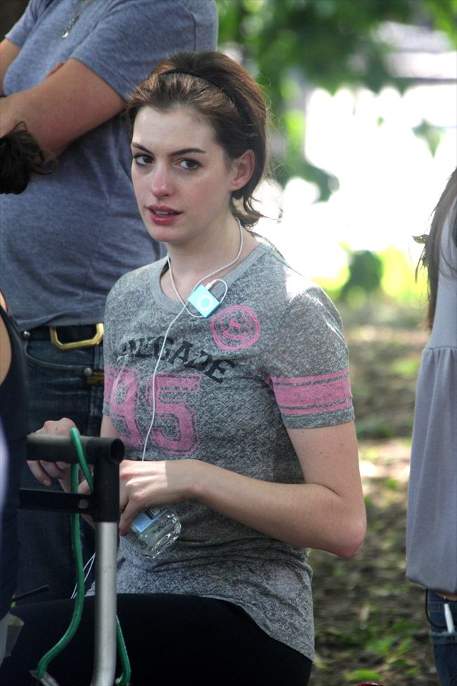 Anne Hathaway1703_ANNE HATHAWAY43