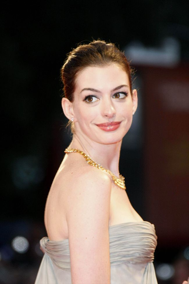 Anne Hathaway1707_ANNE HATHAWAY47