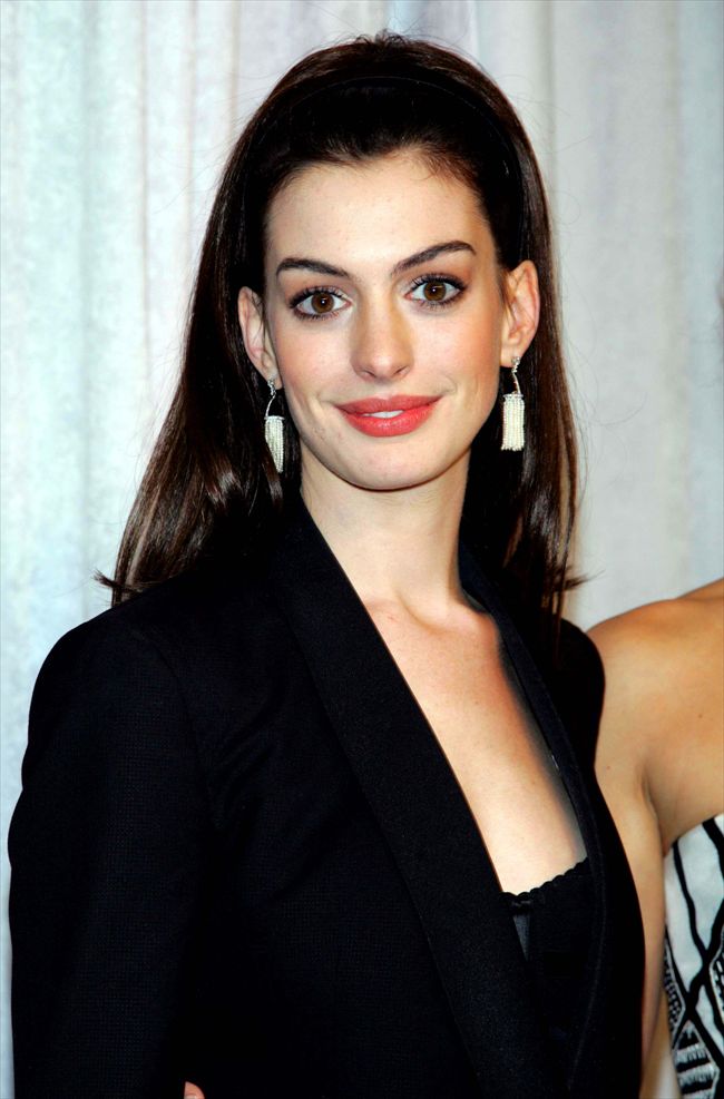 Anne Hathaway1713_ANNE HATHAWAY53