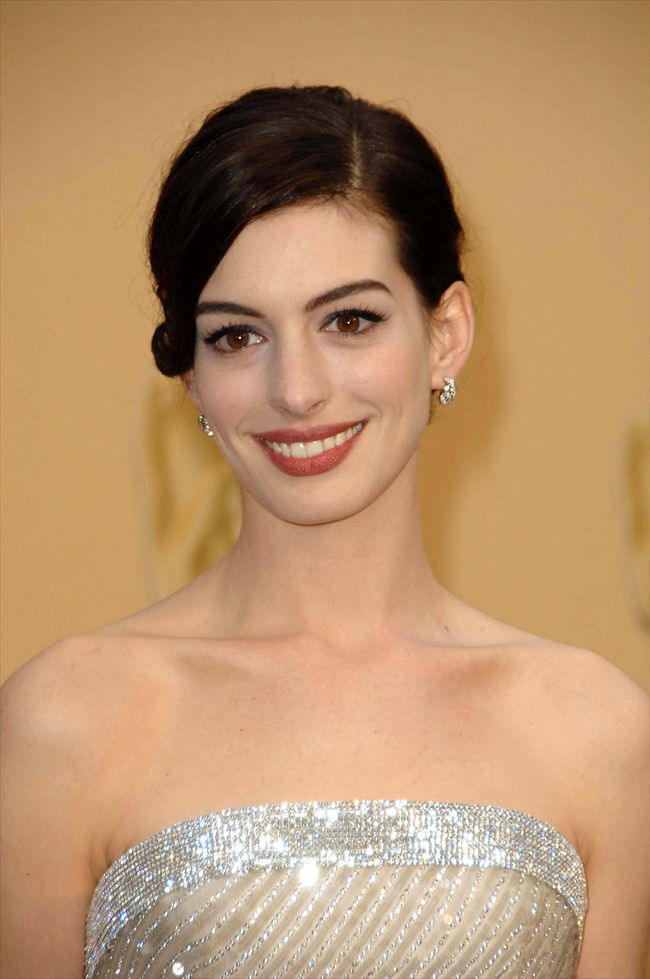 Anne Hathaway1715_ANNE HATHAWAY55