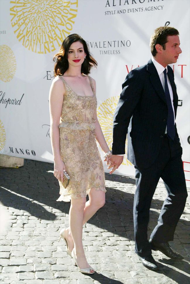 Anne Hathaway1724_ANNE HATHAWAY_RAFFAELLO (2)