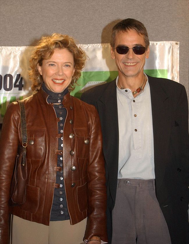 Annette Bening1757_Annette Bening&Jeremy Irons1_p46932_4_e2_5