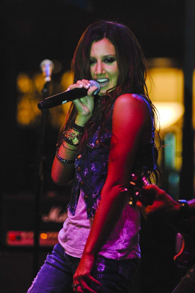 Ashley Tisdale2149_0912AGE_LZ003_H