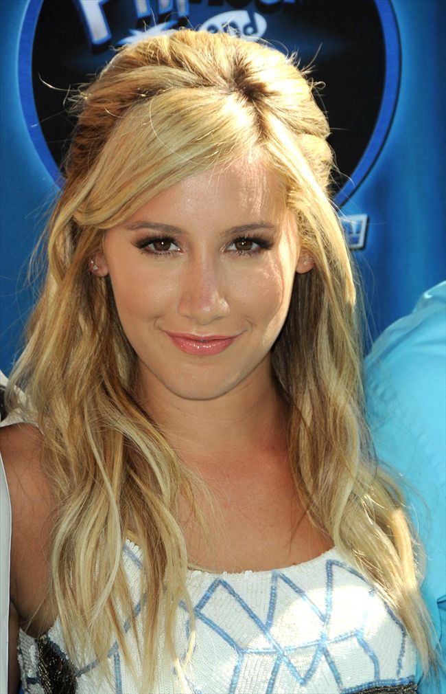 Ashley Tisdale2161_1103G02_DX033_H