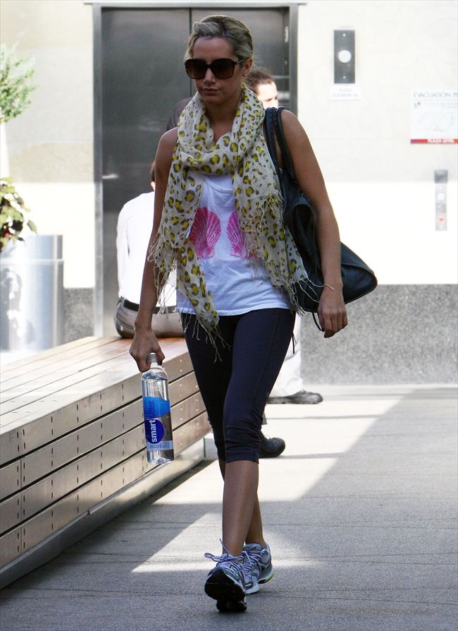 Ashley Tisdale2197_8002064