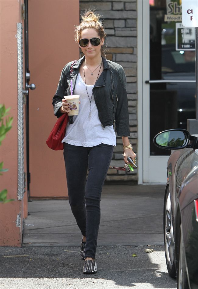 Ashley Tisdale2202_ATisdale040711_17_X17