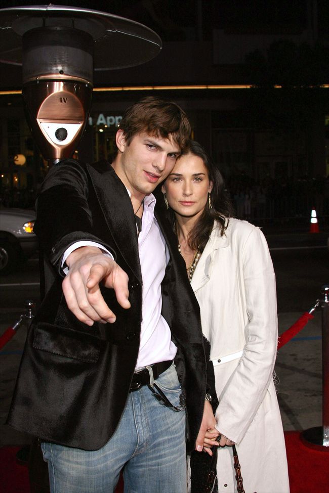 Ashton Kutcher2215_0513MRC_EZ010_H