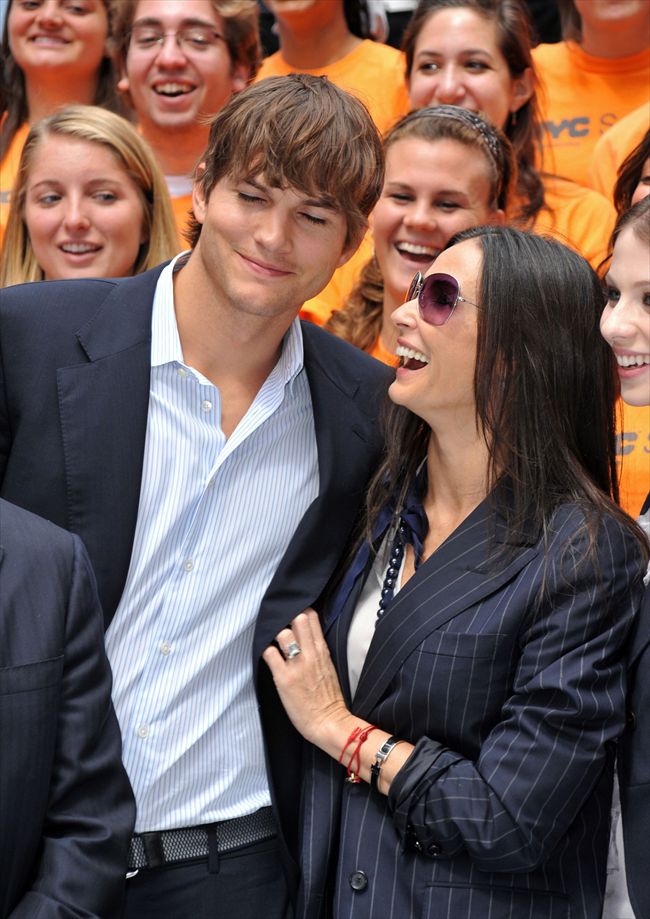 Ashton Kutcher2239_0910SPA_GY049_H