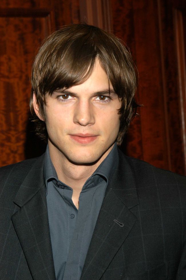 Ashton Kutcher2261_p26693_2_e2_5