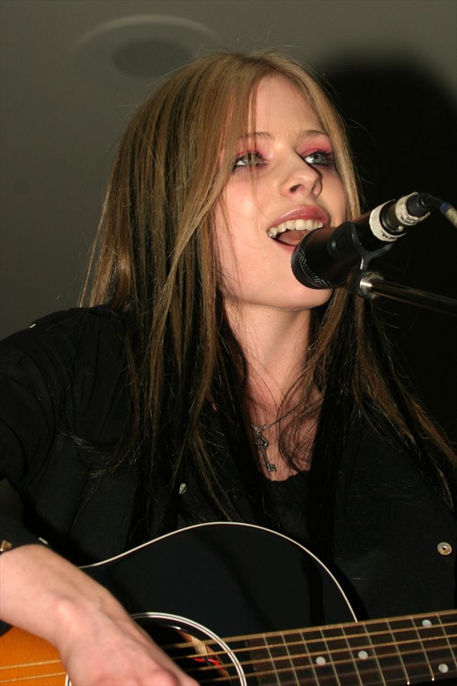 Avril Lavigne2409_p35458_2_e2_5