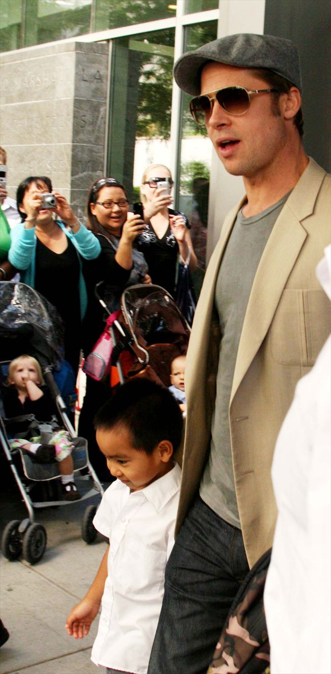 Brad Pitt3338_BRAD PITT MADDOX2