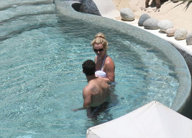 Britney Spears3611_BritneySpearsJul27200827072008LosCabosBritney