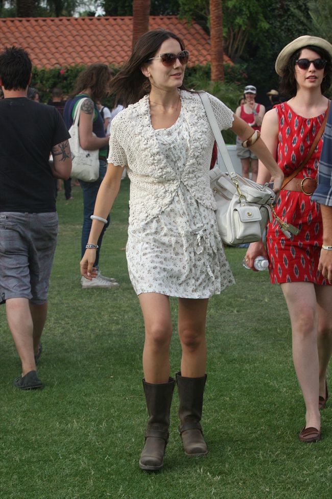 Camilla Belle4205_wenn2810865
