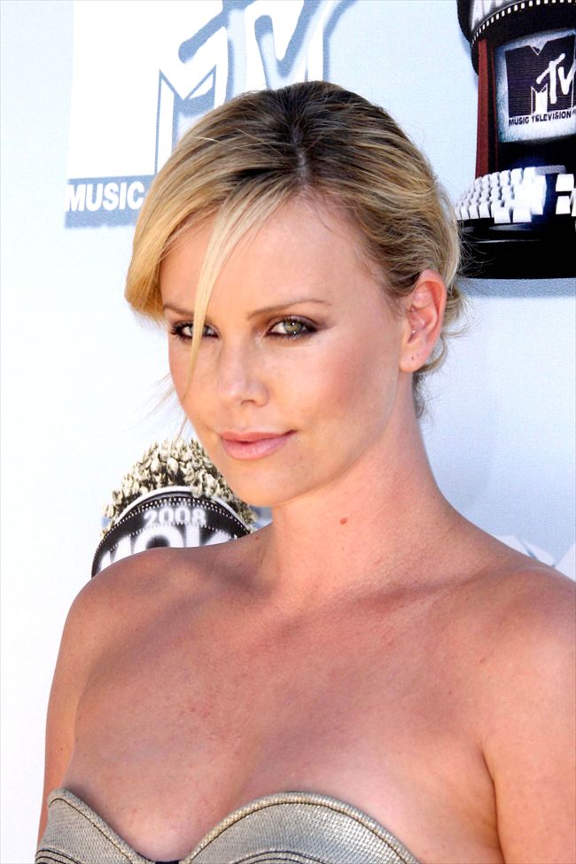 Charlize Theron4716_Charlize Theron30