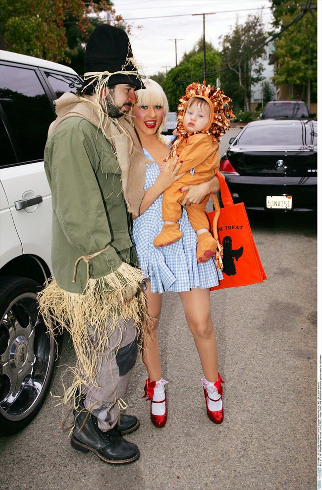 Christina Aguilera5141_Christine with family