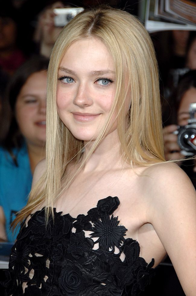 Dakota Fanning5927_0916NVC_DX071_H