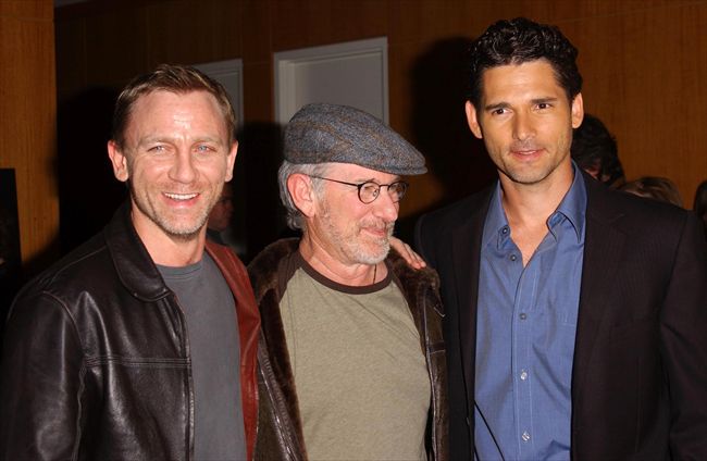 Daniel Craig6024_Daniel Craig with Steven Spielberg and Eric Bana