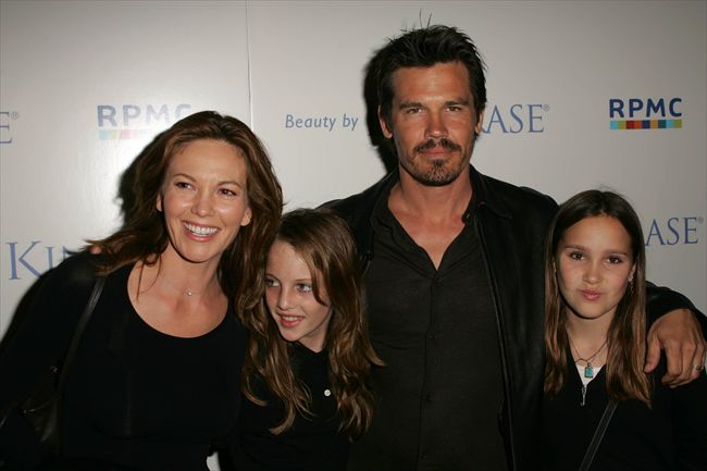 Diane Lane6730_Josh Brolin and Diane Lane with their family