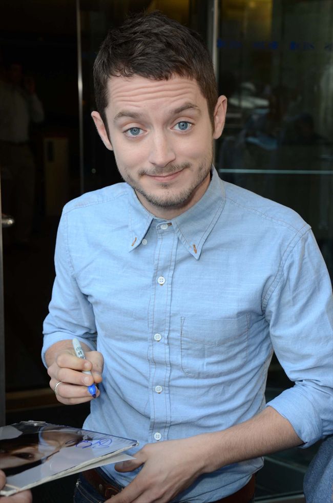 Elijah Wood7136_1210L01_XQ001_H