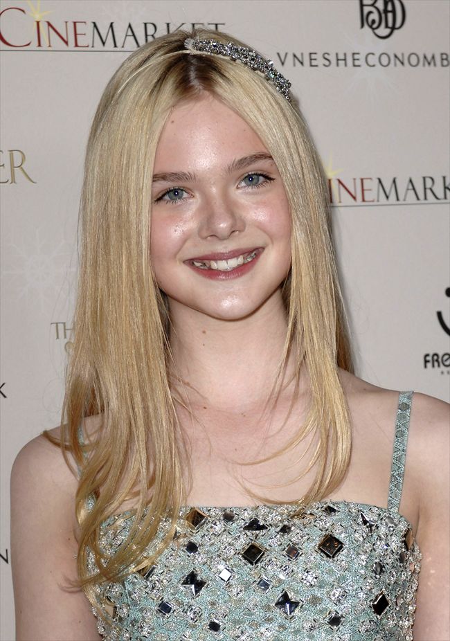 Elle Fanning7327_1010N12_UH023_H