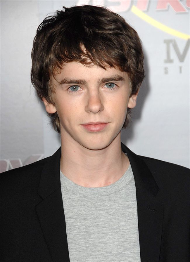 Freddie Highmore8372_0919OCB_DX054_H