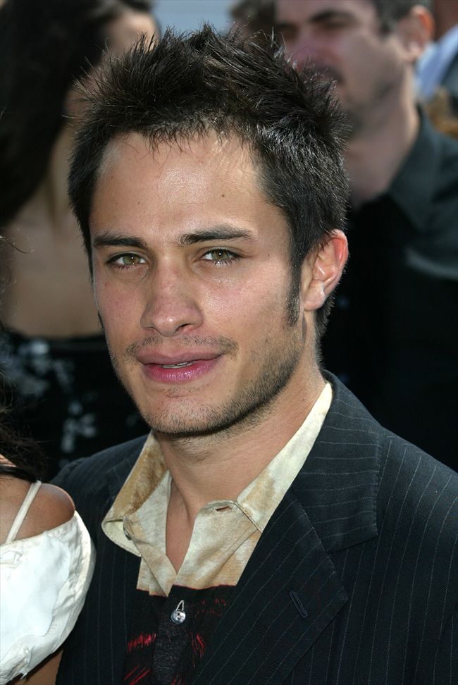 Gael Garcia Bernal8469_Gael Garcia Bernal・p42238_3_e2_5