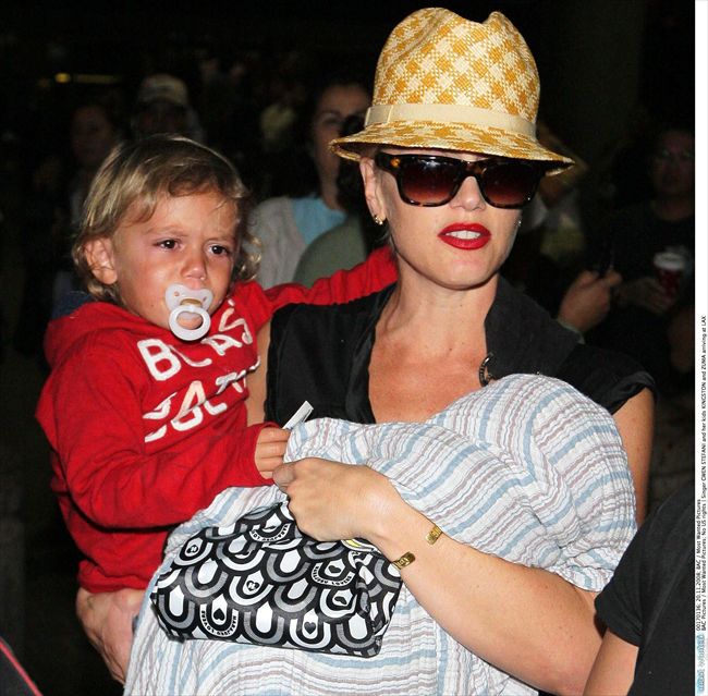 Gwen Stefani8983_gwen with her son