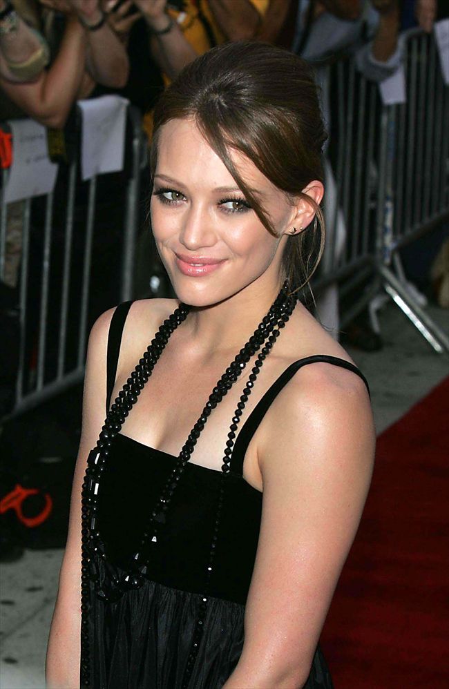 Hilary Duff9826_20010201_gaf_mk1_036