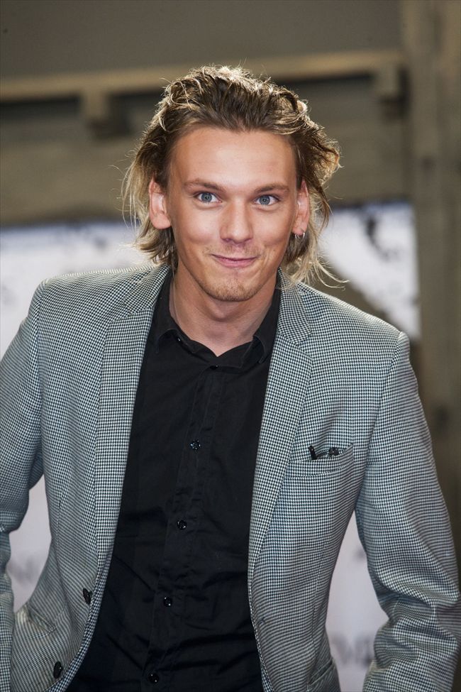 Jamie Campbell Bower10545_20111030_zaf_a11_083