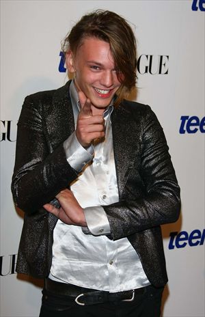 セール中…ジェイミー・キャンベル・バウアー直筆サイン超大型写真… 2025年最新】Yahoo!オークション -バウアーサインの中古品・新品