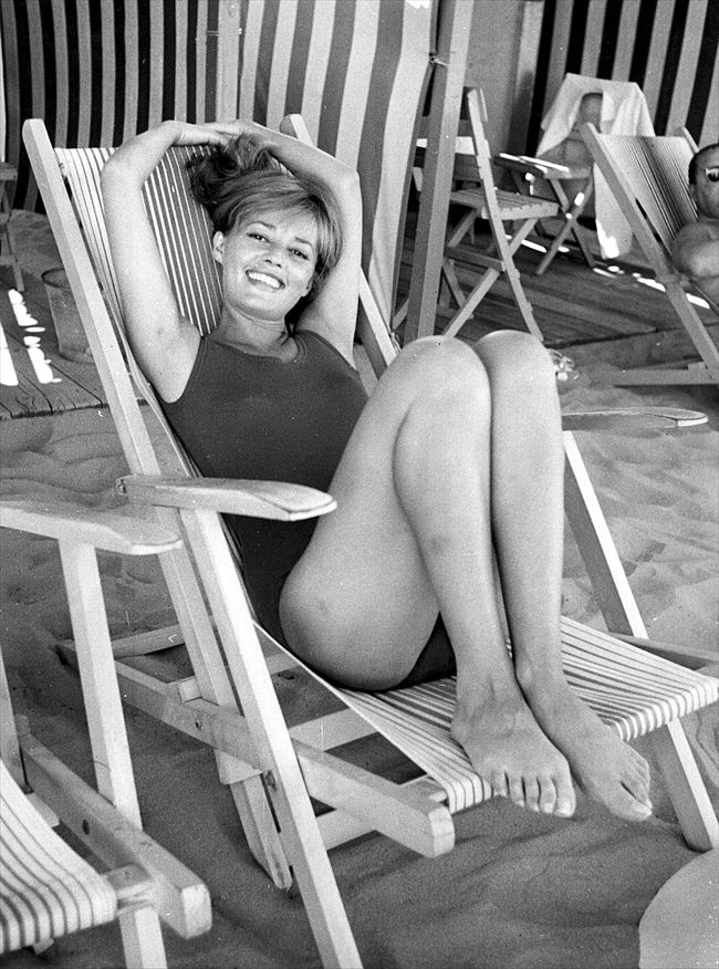 Jeanne Moreau10900_JEANNE MOREAU