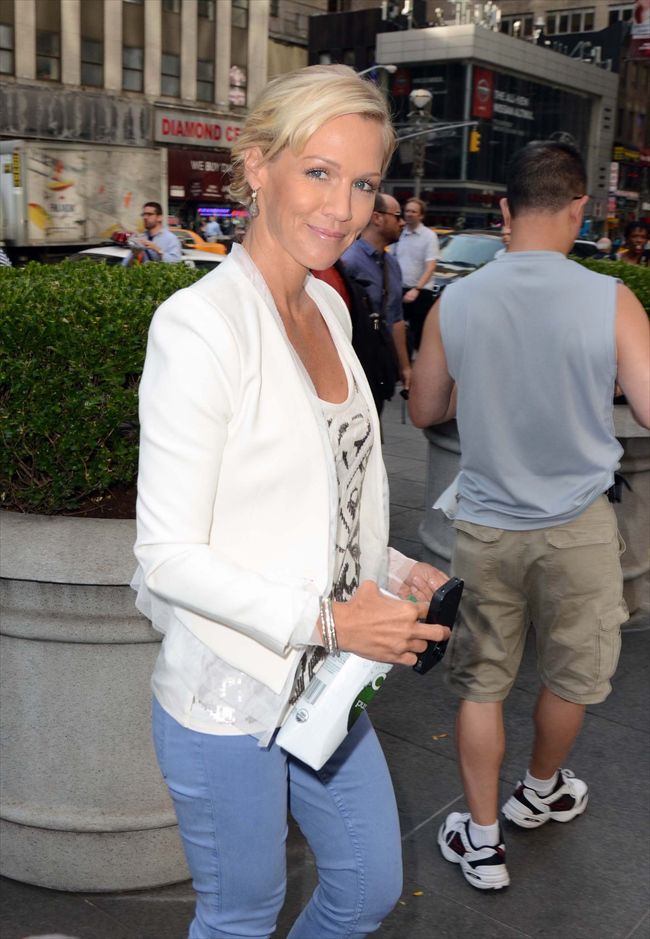 Jennie Garth10959_1207G01_XQ004_H