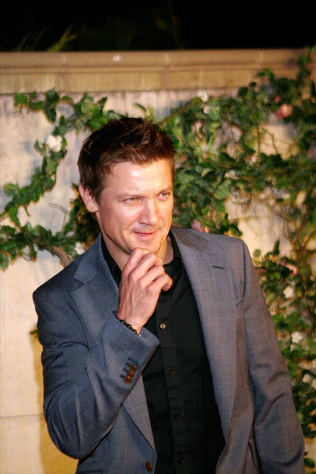 Jeremy Renner11598_1119L10_QJ025_H