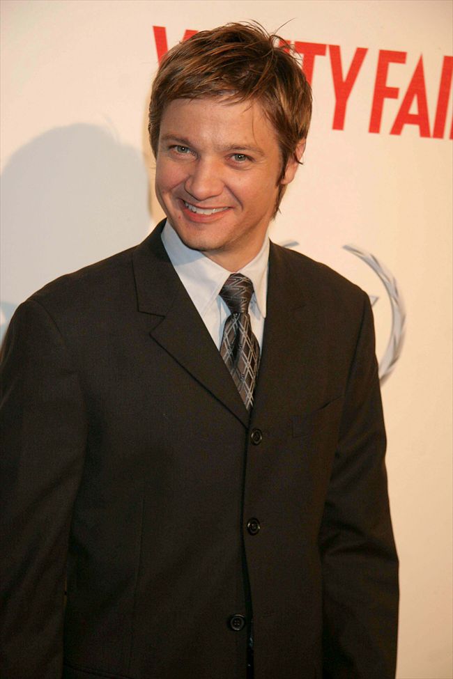 Jeremy Renner11601_08585052
