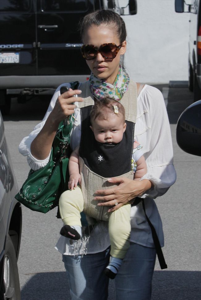 Jessica Alba11709_alba wif kid