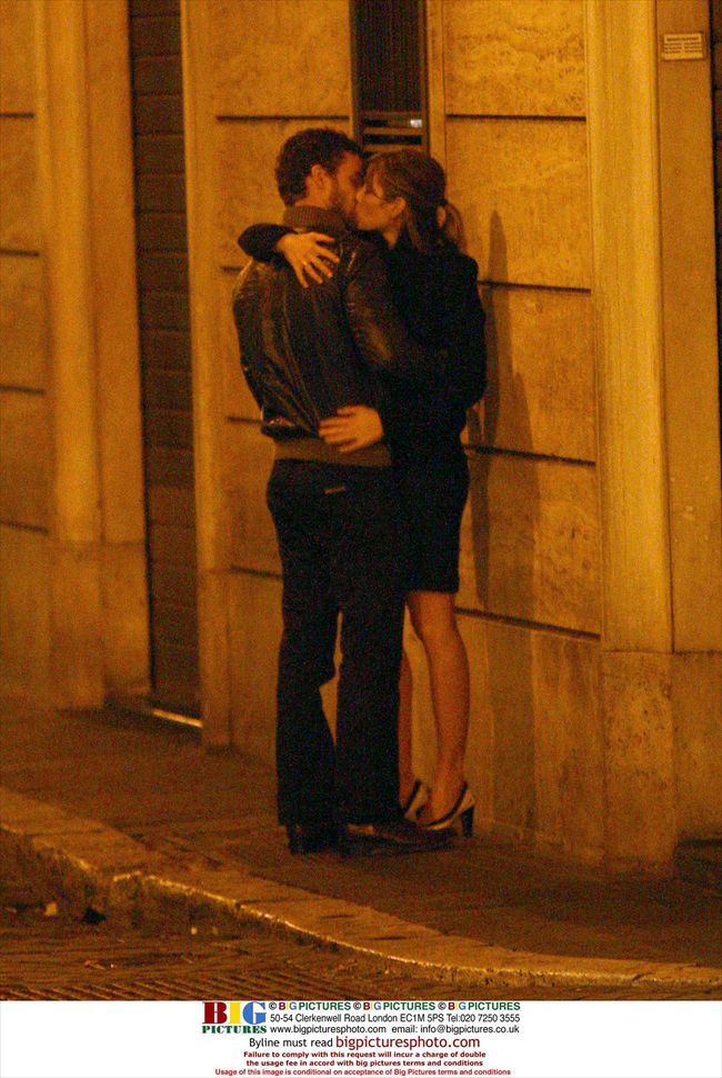 Jessica Biel11894_Justin kissing