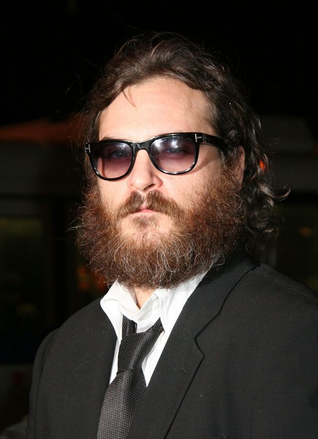 Joaquin Phoenix12226_0911FBK_UO010_H